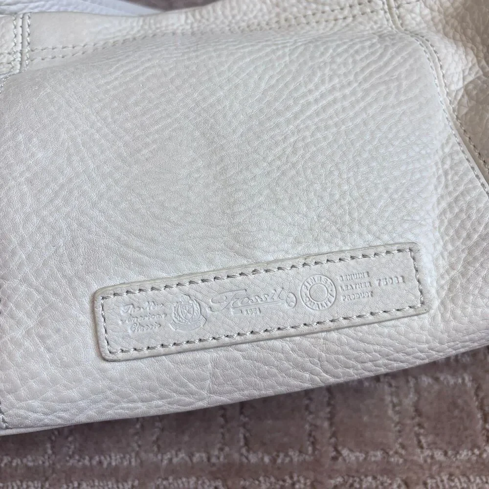 Fossil Cloud White Cargo Hobo Bag Pebbled Leather Cream Purse Zip Up Key Charm